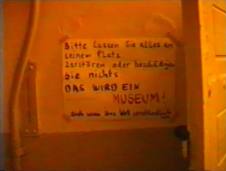 KAMERA: ROLF STAECK. SCREENSHOT, FILM ZUR AUSSTELLUNGSERÖFFNUNG