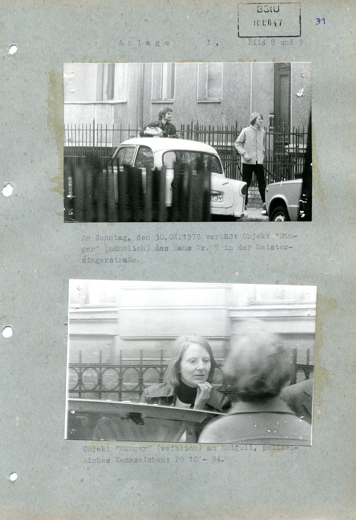 Die Familien Tschäpe und Schönemann in der Meistersingerstraße in Potsdam vor Tschäpes Wohnhaus im April 1978